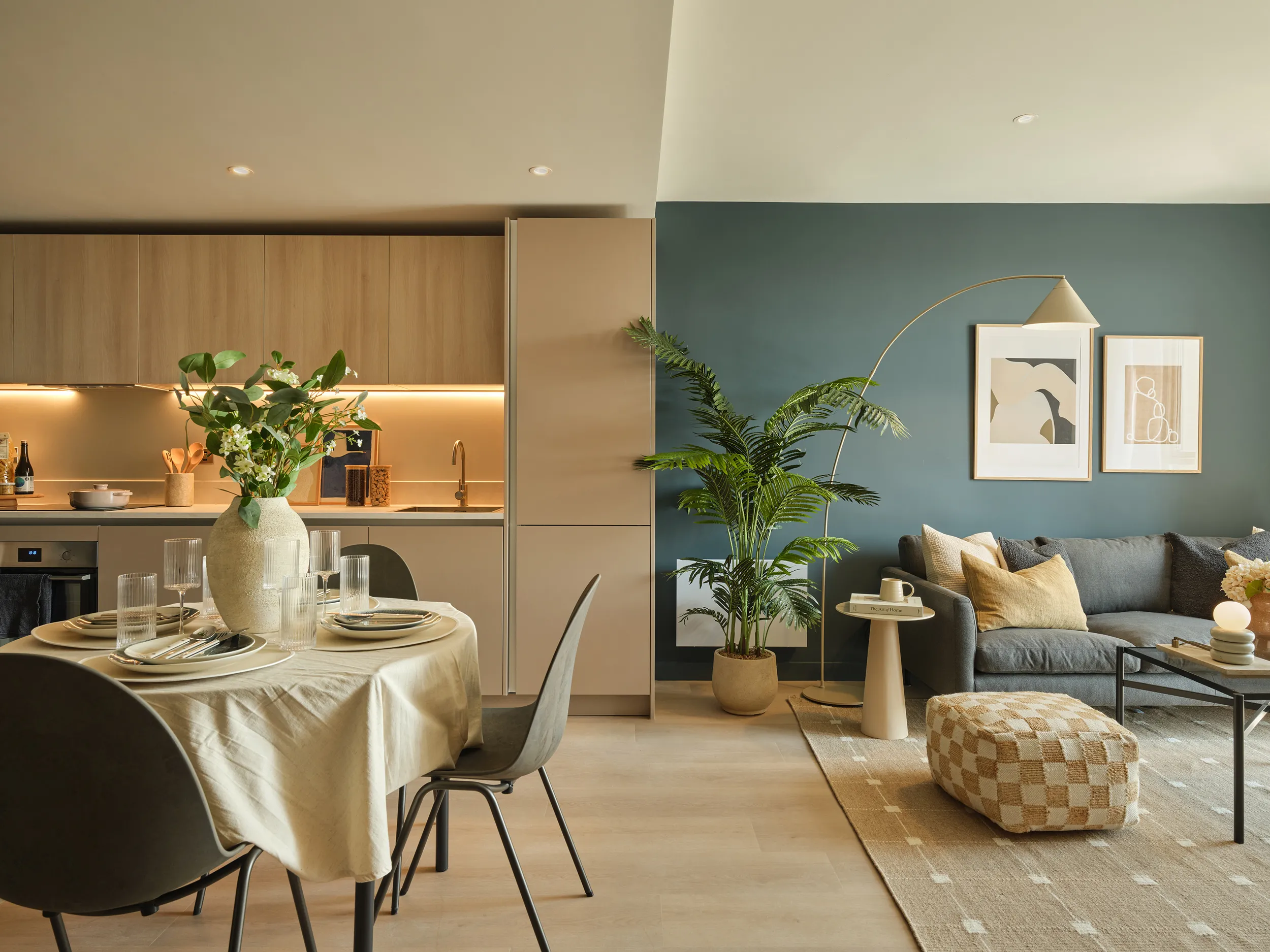 OPEN PLAN LIVING AREA
